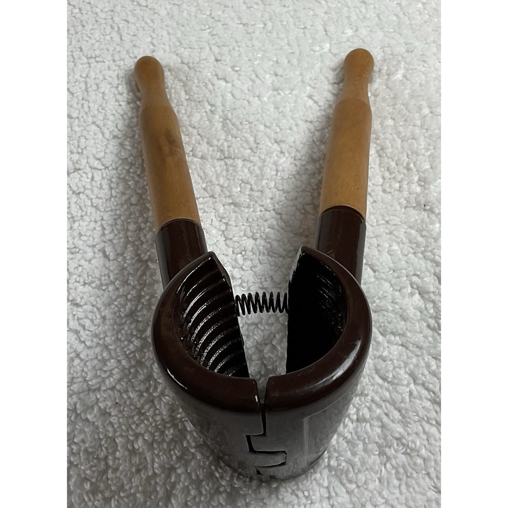 Vintage Metal Nut Cracker Heavy Duty Wooden Handle Walnut Pecan Nutcracker Brown - Picture 10 of 10